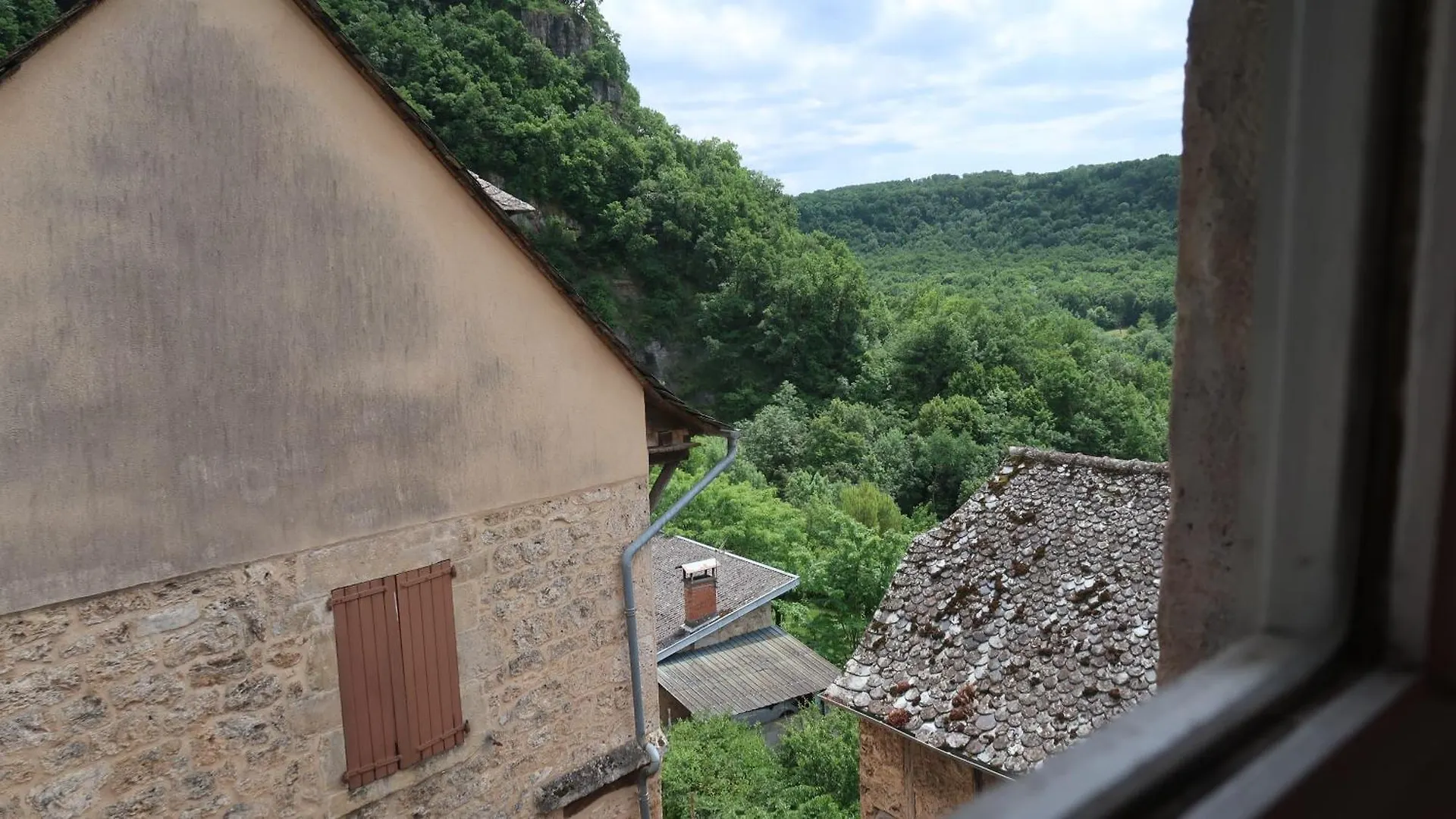 La Maison Du Griffoul Bb A Salles La Source Cascade Et Terroir ベッド・アンド・ブレックファスト