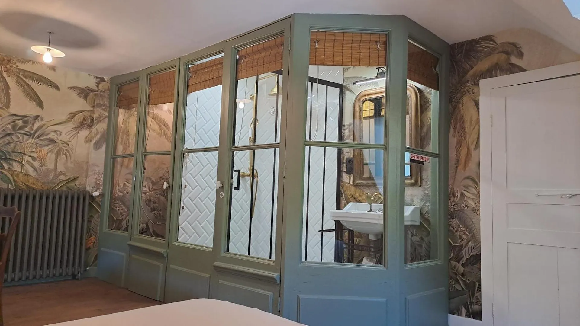 ベッド・アンド・ブレックファスト La Maison Du Griffoul Bb A Salles La Source Cascade Et Terroir