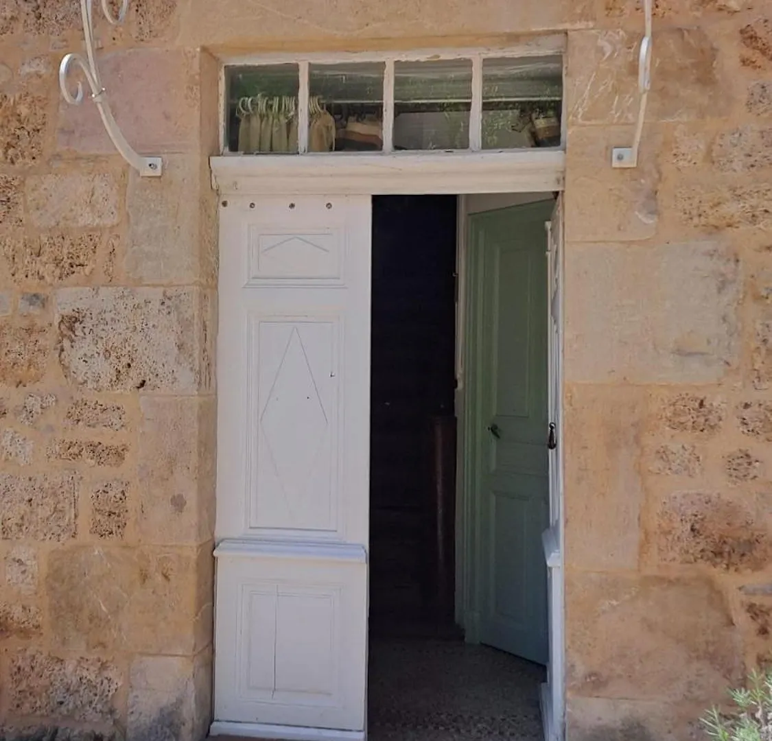 La Maison Du Griffoul Bb A Salles La Source Cascade Et Terroir 0*, Salles-la-Source フランス